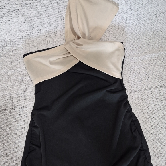 SHEIN Black and Cream One-Shoulder Dress - Picture 5 of 9